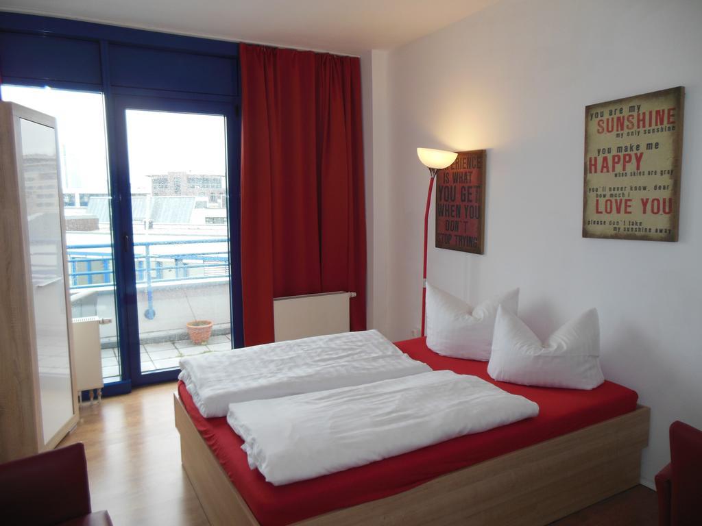Lut10Her Sky-Fly Hotel Leipzig Room photo