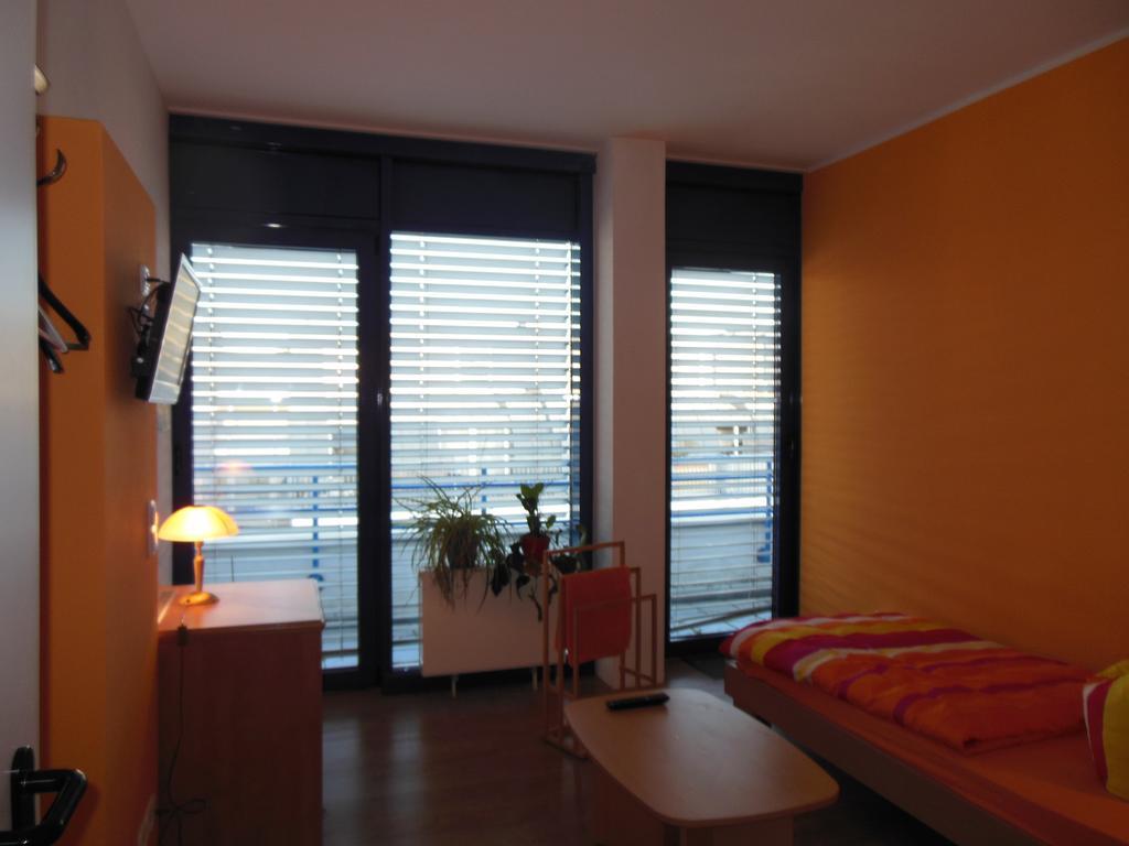 Lut10Her Sky-Fly Hotel Leipzig Room photo