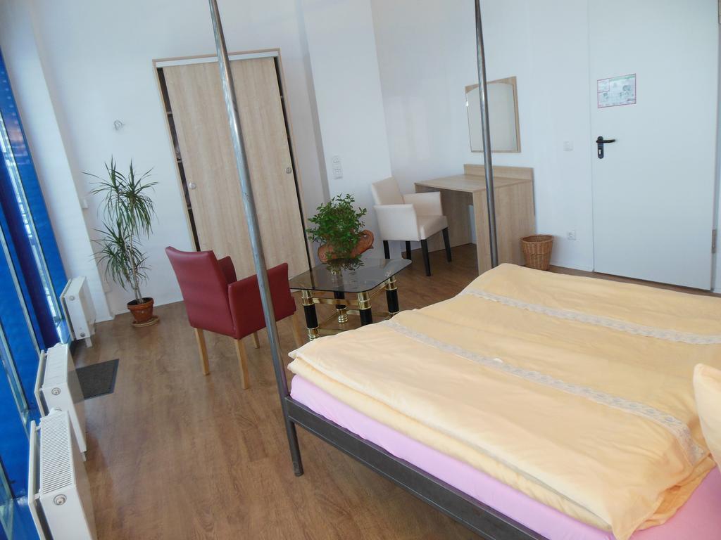 Lut10Her Sky-Fly Hotel Leipzig Room photo